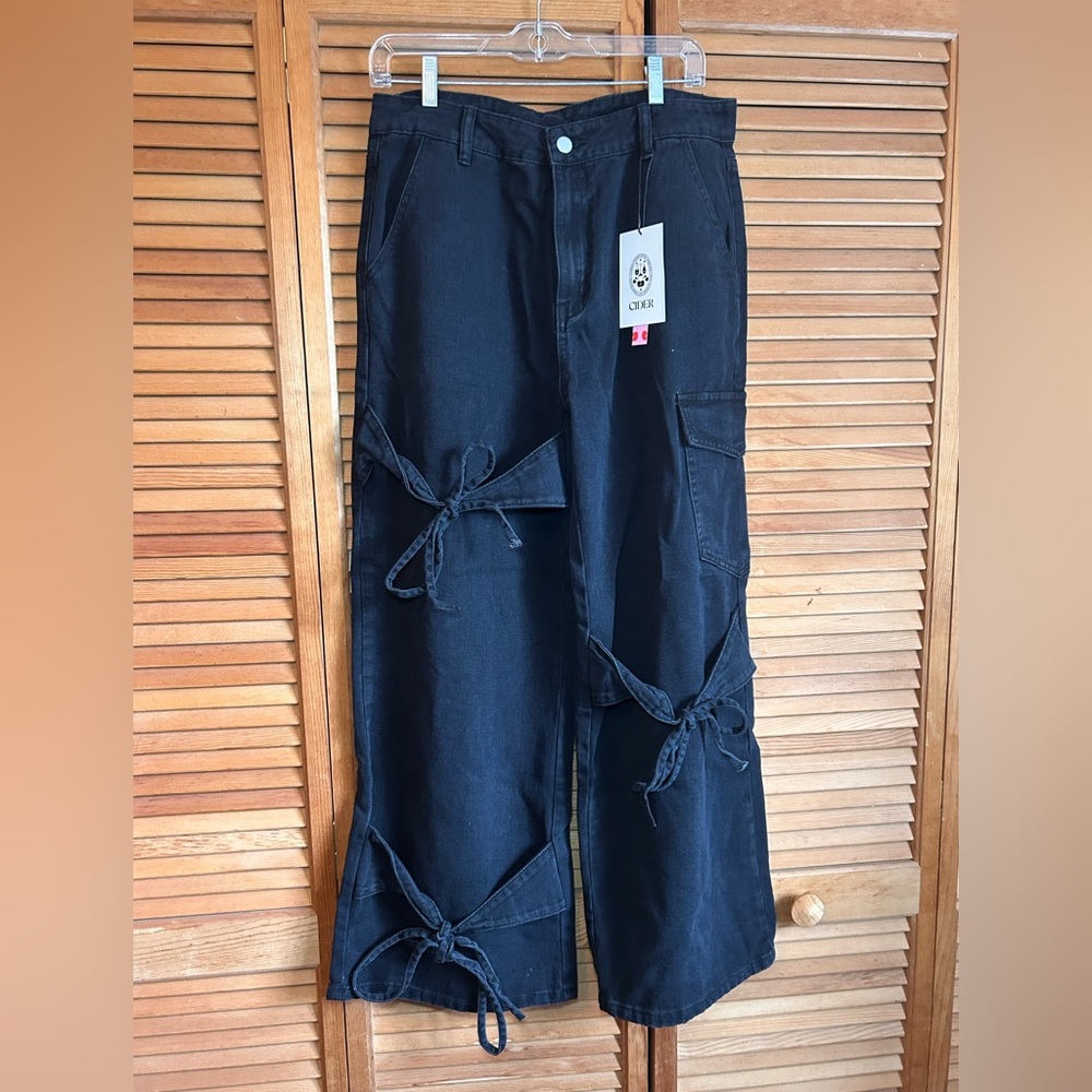 *NWT* Cider Denim mid rise solid Bow tie pocket wide leg jean black size Large